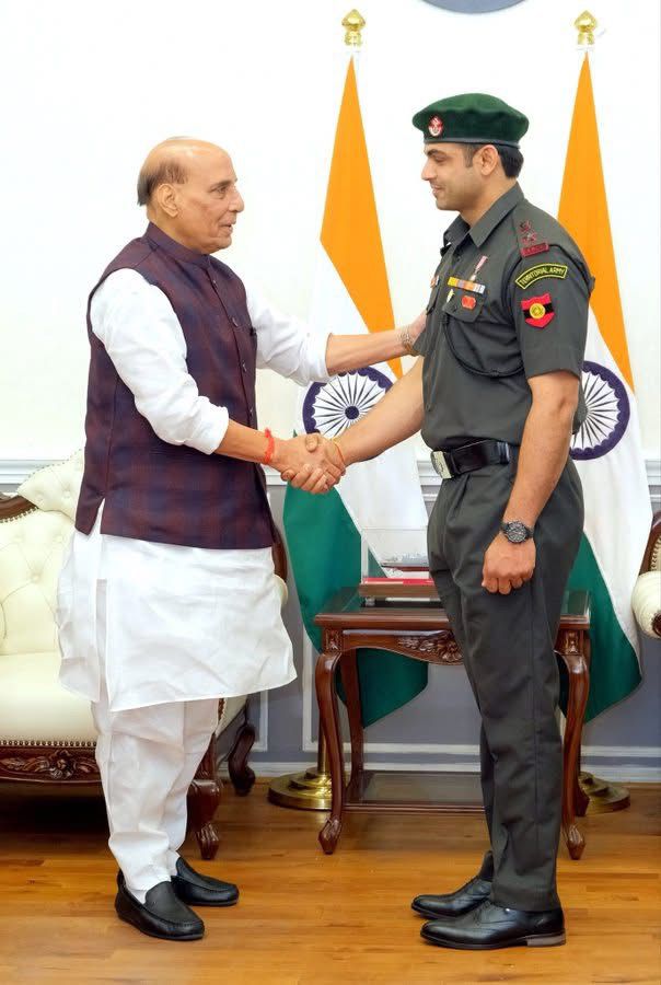 rajnath singh with neeraj chopra