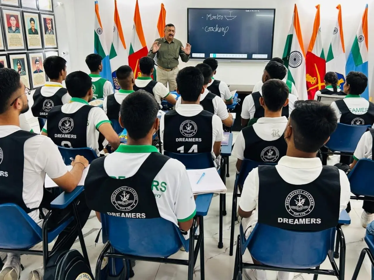 SSB mentors teaching at Doon Defence Dreamers dehradun