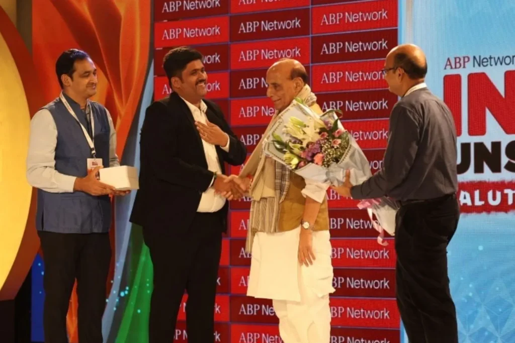 Shri Hariom Chaudhary (Founder-DREAMERS) honored by Hon’ble Defense Minister