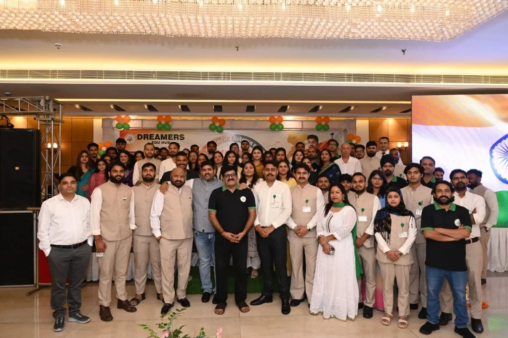 Faculty members alongside Hariom Chaudhary CEO of Doon Defence Dreamers